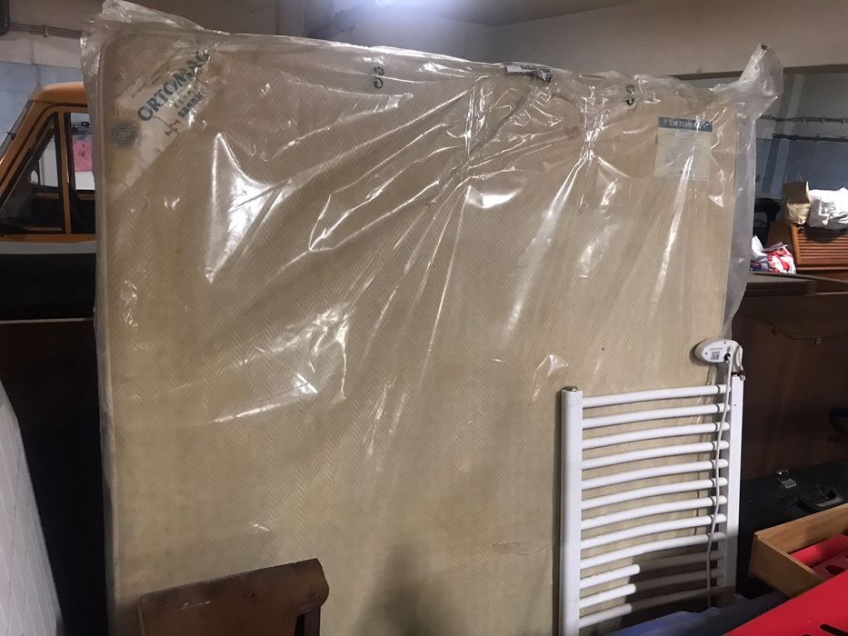 Aparador SPORTING / Colchão ortopédico cama de casal 183x138 Ortomag