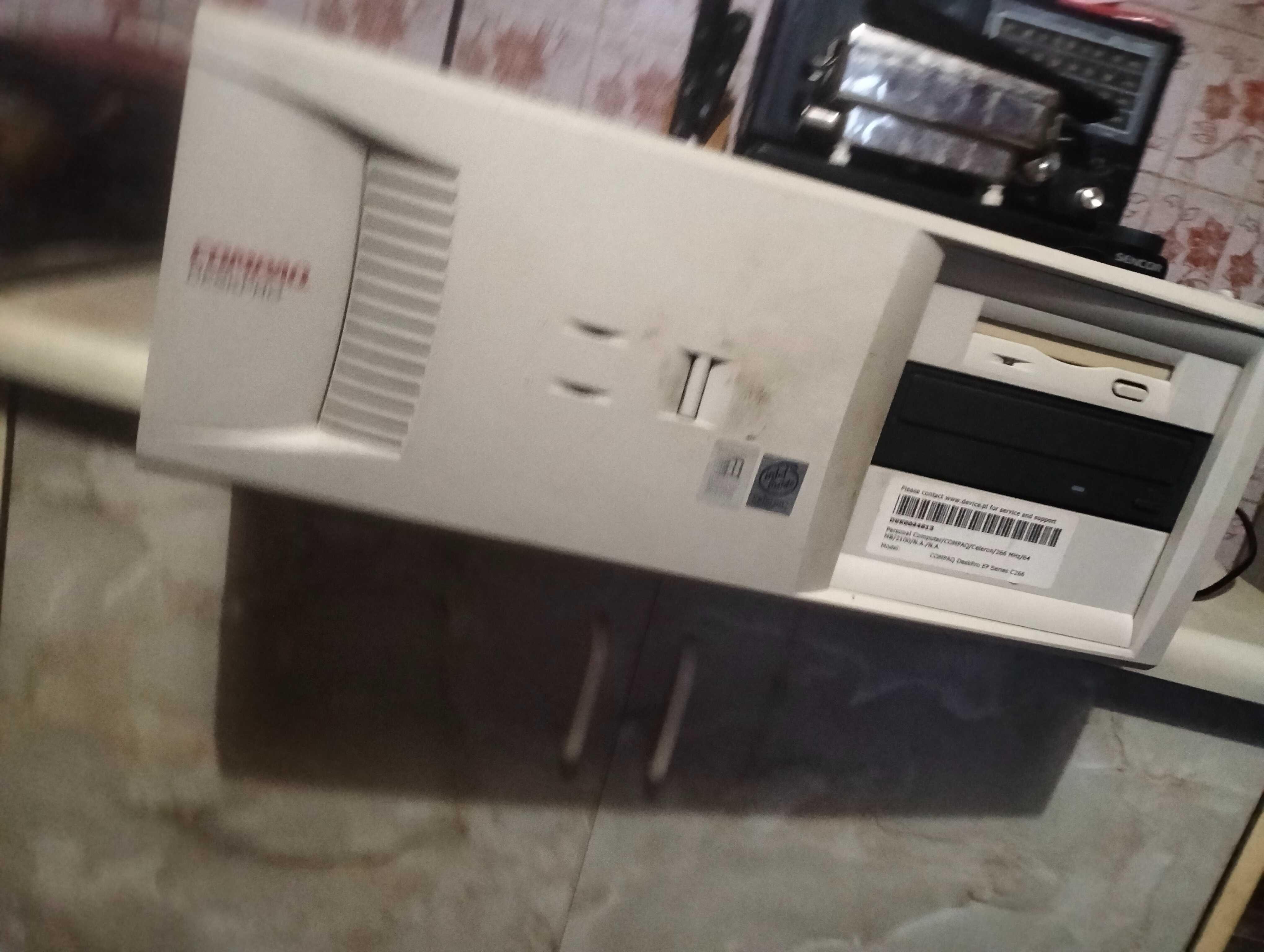 Sprzedam stary komputer  compaq retro