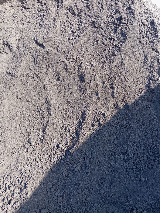 Ziemia ogrodowa, czarnoziem, bez dodatków, czysta, pH 5,5-6,5; piasek