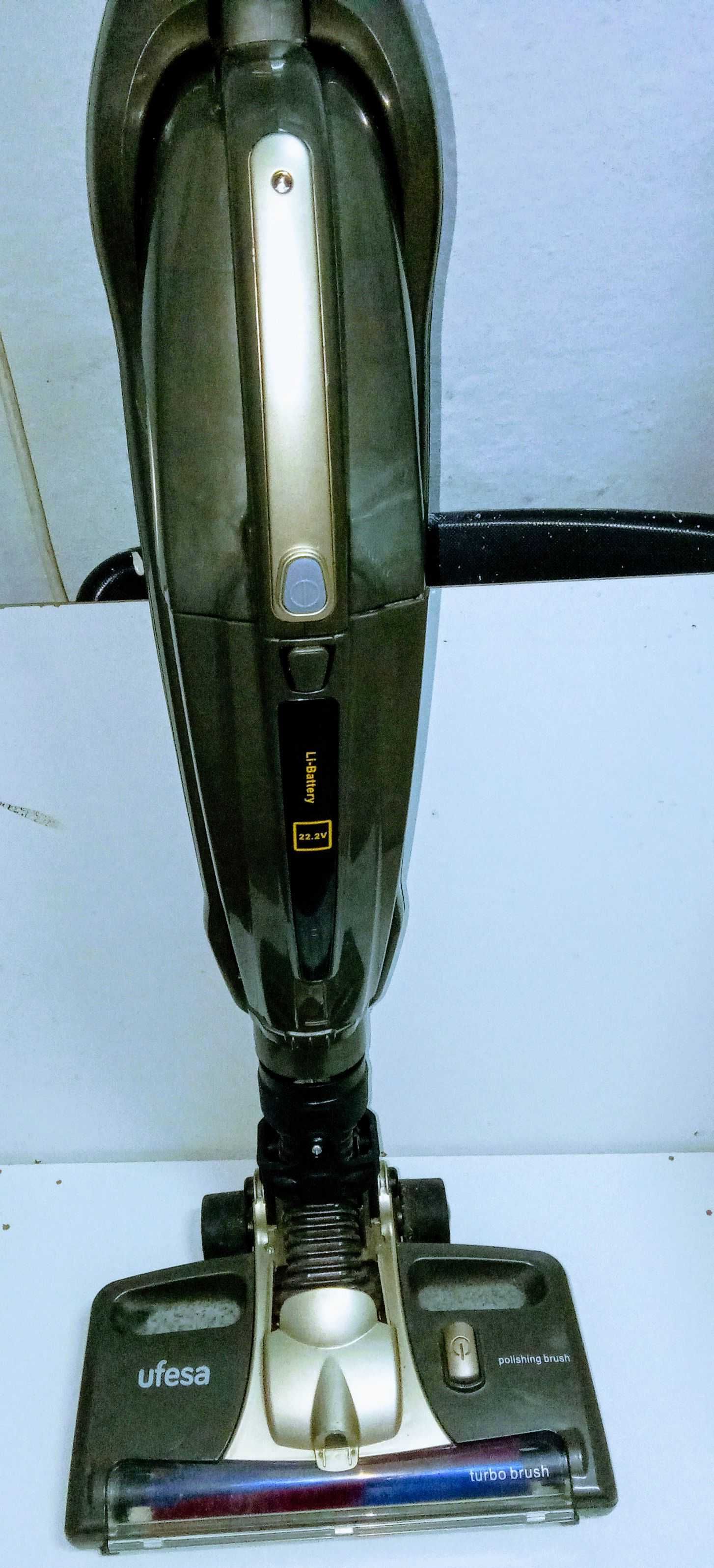 Aspirador vertical marca ufesa a funcionar bem