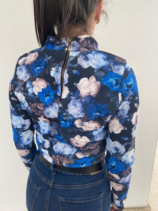 Camisola flores em tons azuis