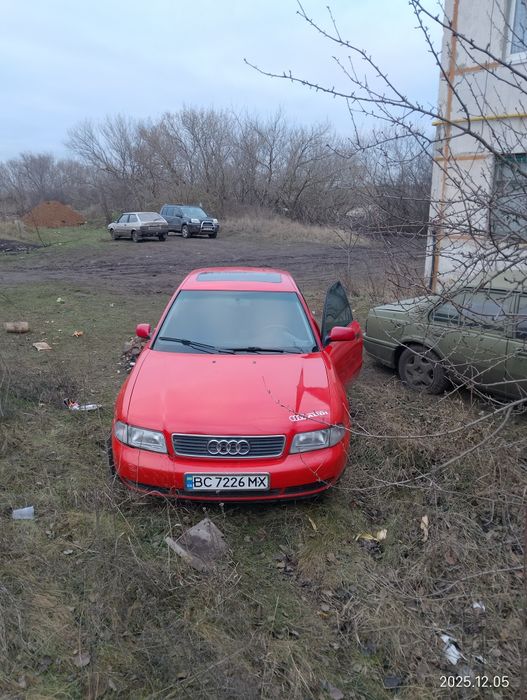 Ауді А4В5  1.6 бензин  1995 рік