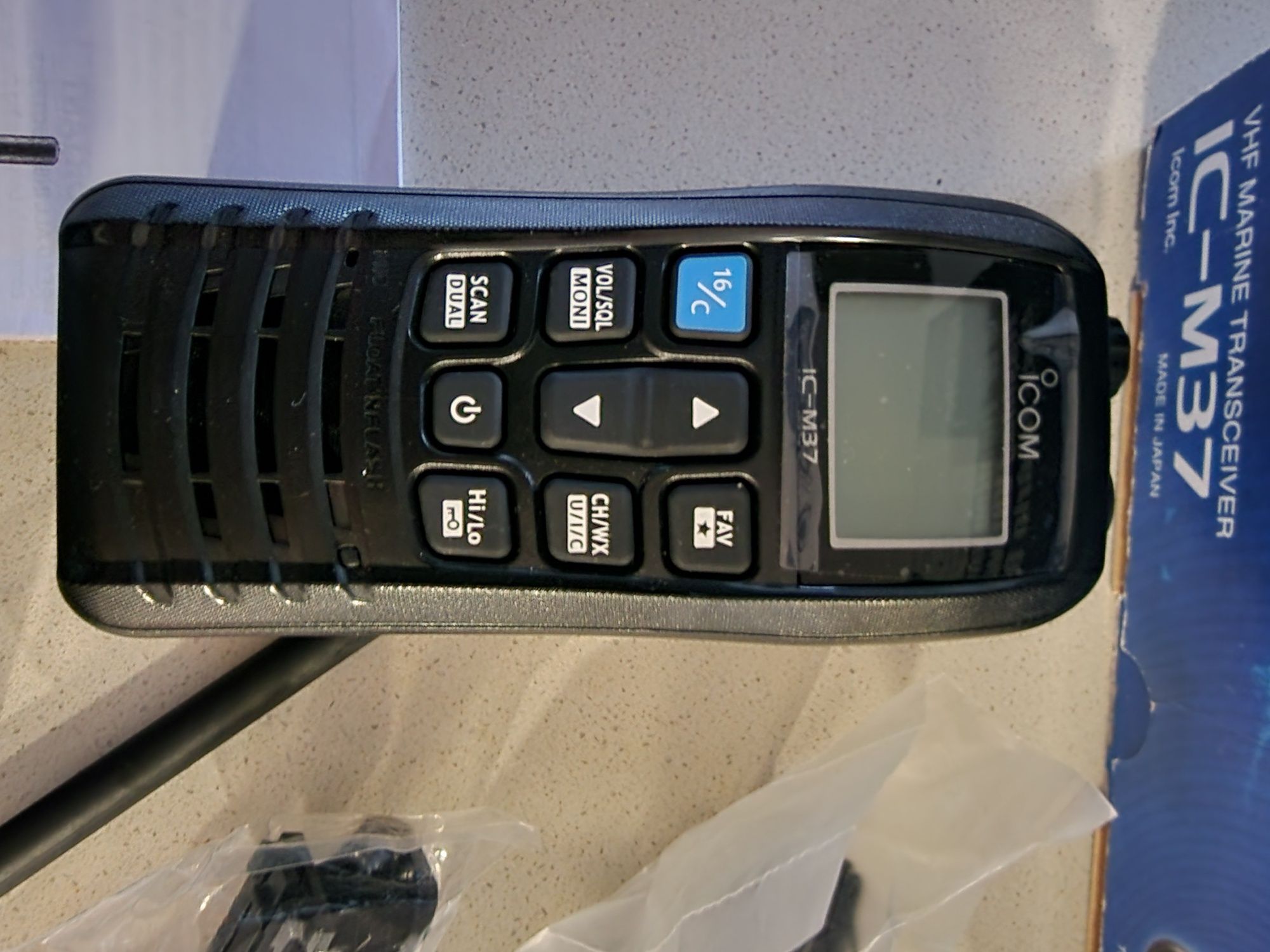 Rádio náutico Icom IC- M37