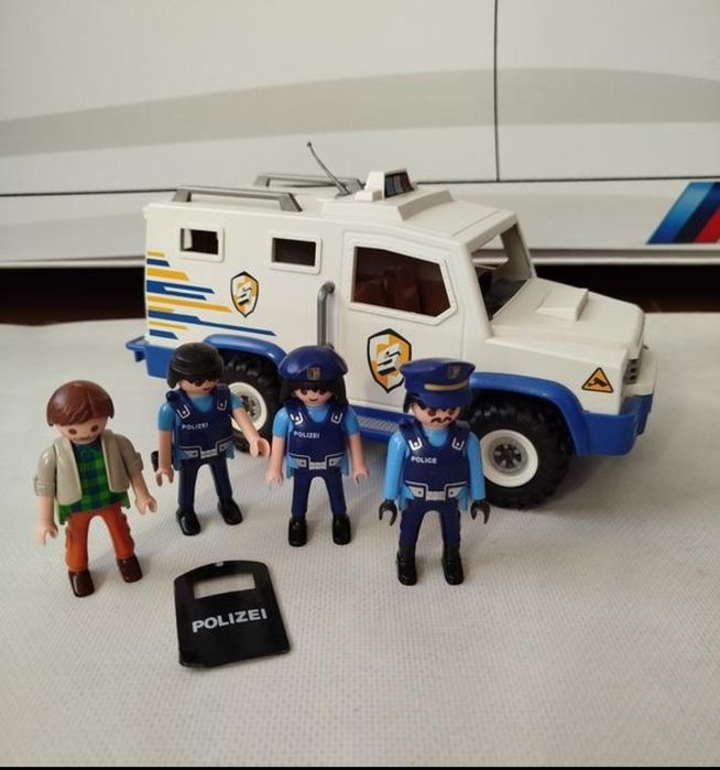 Playmobil. Полицейские наборы, машины инкассации, самолёт, мотоциклы.
