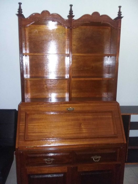 Móvel antigo, muito estimado.