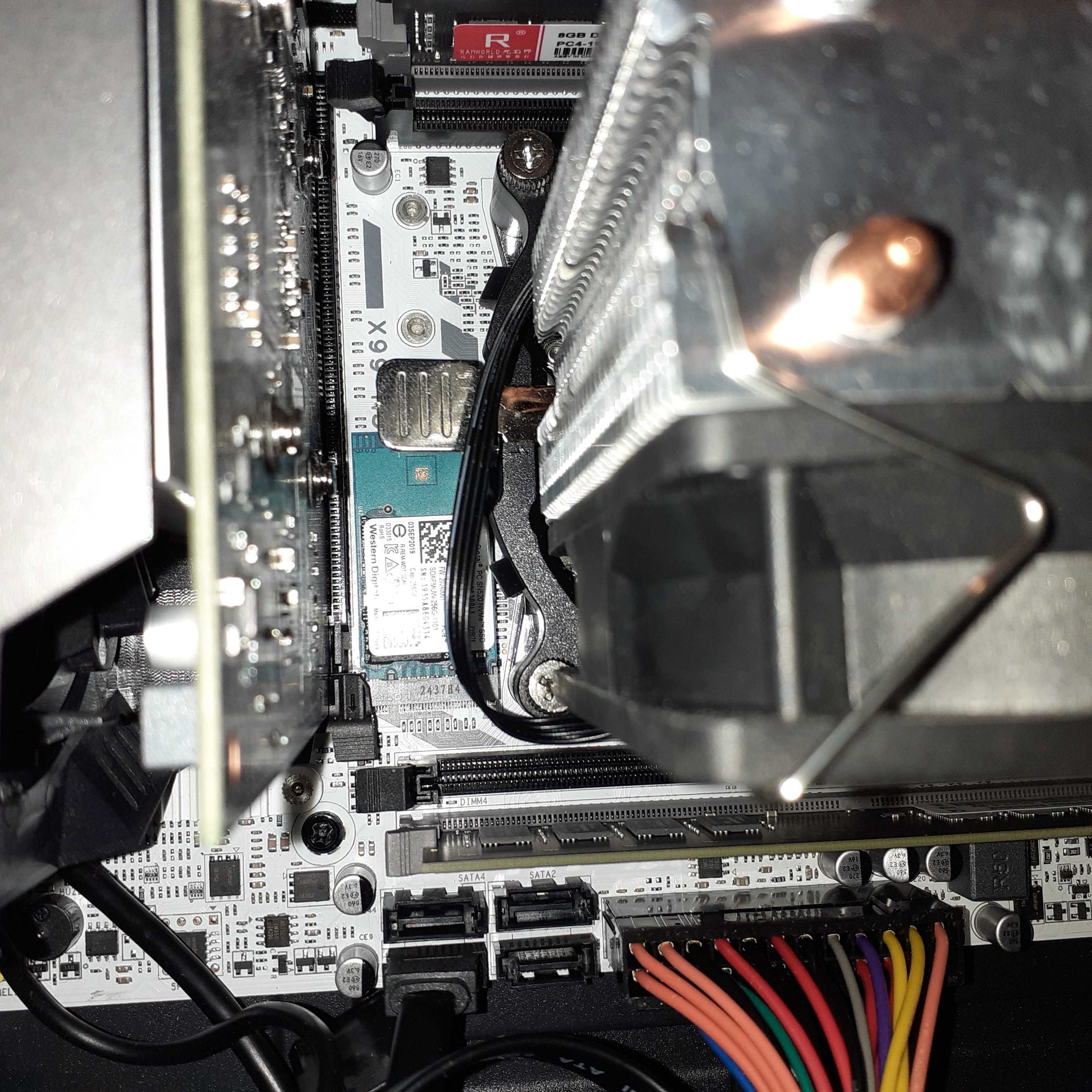 Komputer stacjonarny Intel Xeon,RX550 4Gb,DDR4 16Gb,2xSSD .(1.3.25)