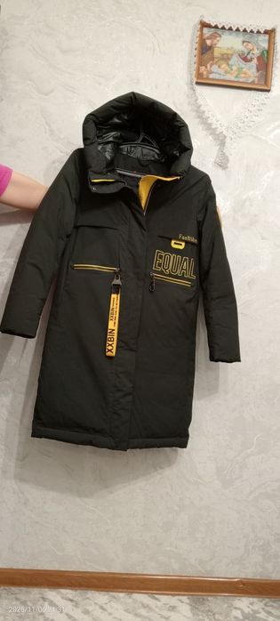 Зимовий жіночий пуховик