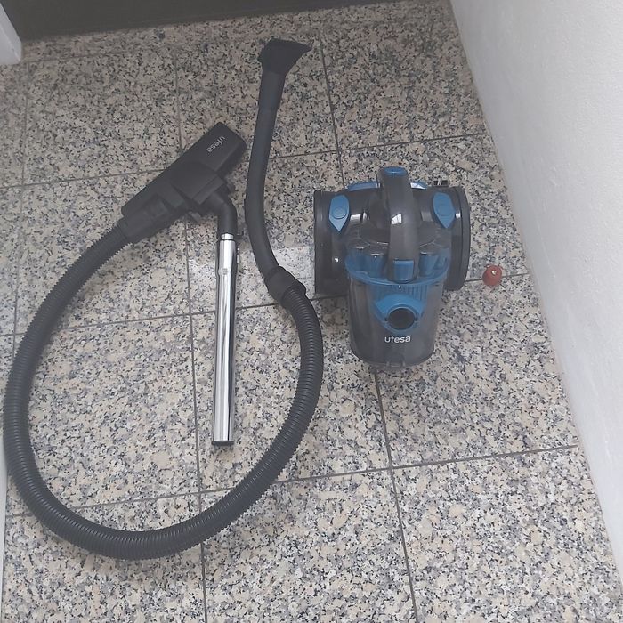Aspirador Ufesa sem saco