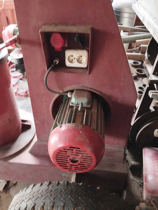Prasa hydrauliczna. Rębak do drewna.