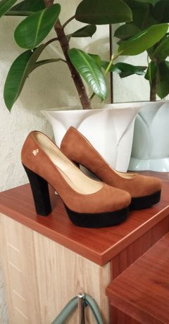 Новые женские туфли 39 размера