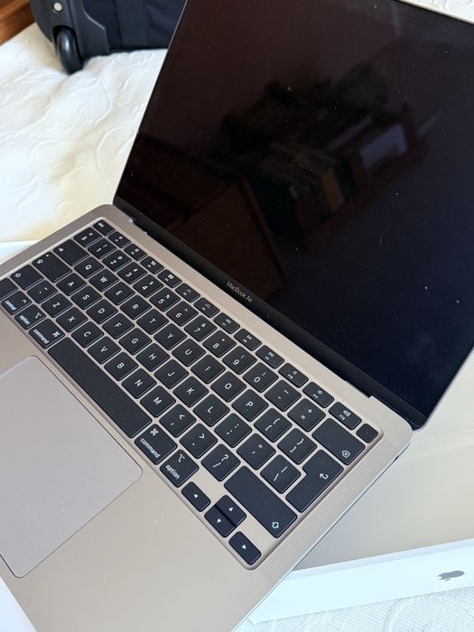 Sprzedam Macbook Air Aple
