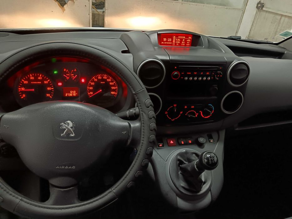 Peugeot partner 3 L 1.6 HDI A/C 2015