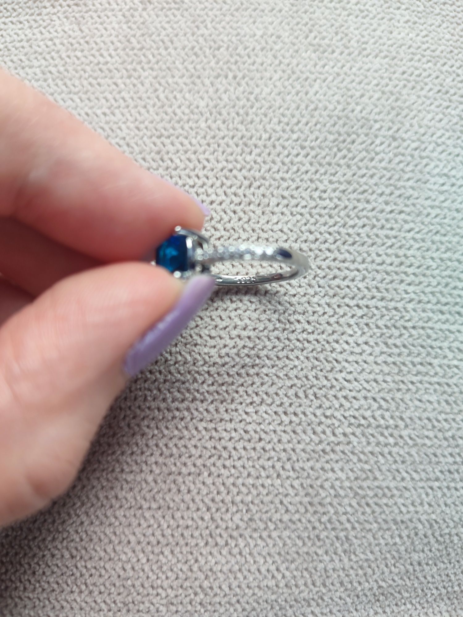 Nowy pierścionek srebrny posrebrzany niebieskie oczko cyrkonie