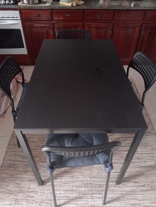 Mesa de 4 cadeiras
