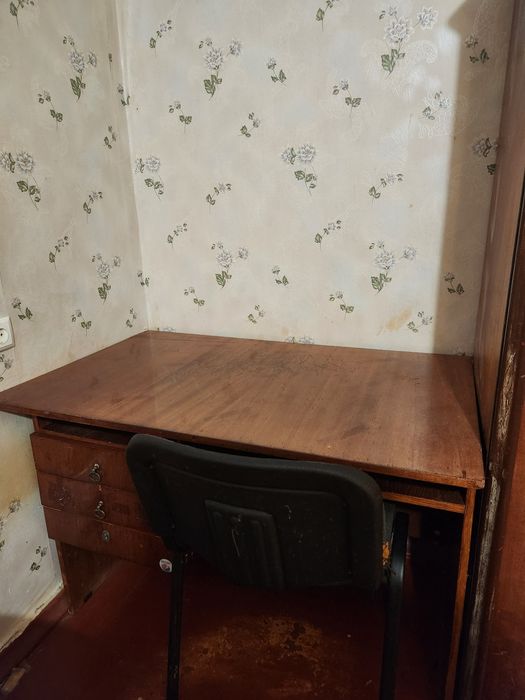 Стіл письмовий, дерев'яний