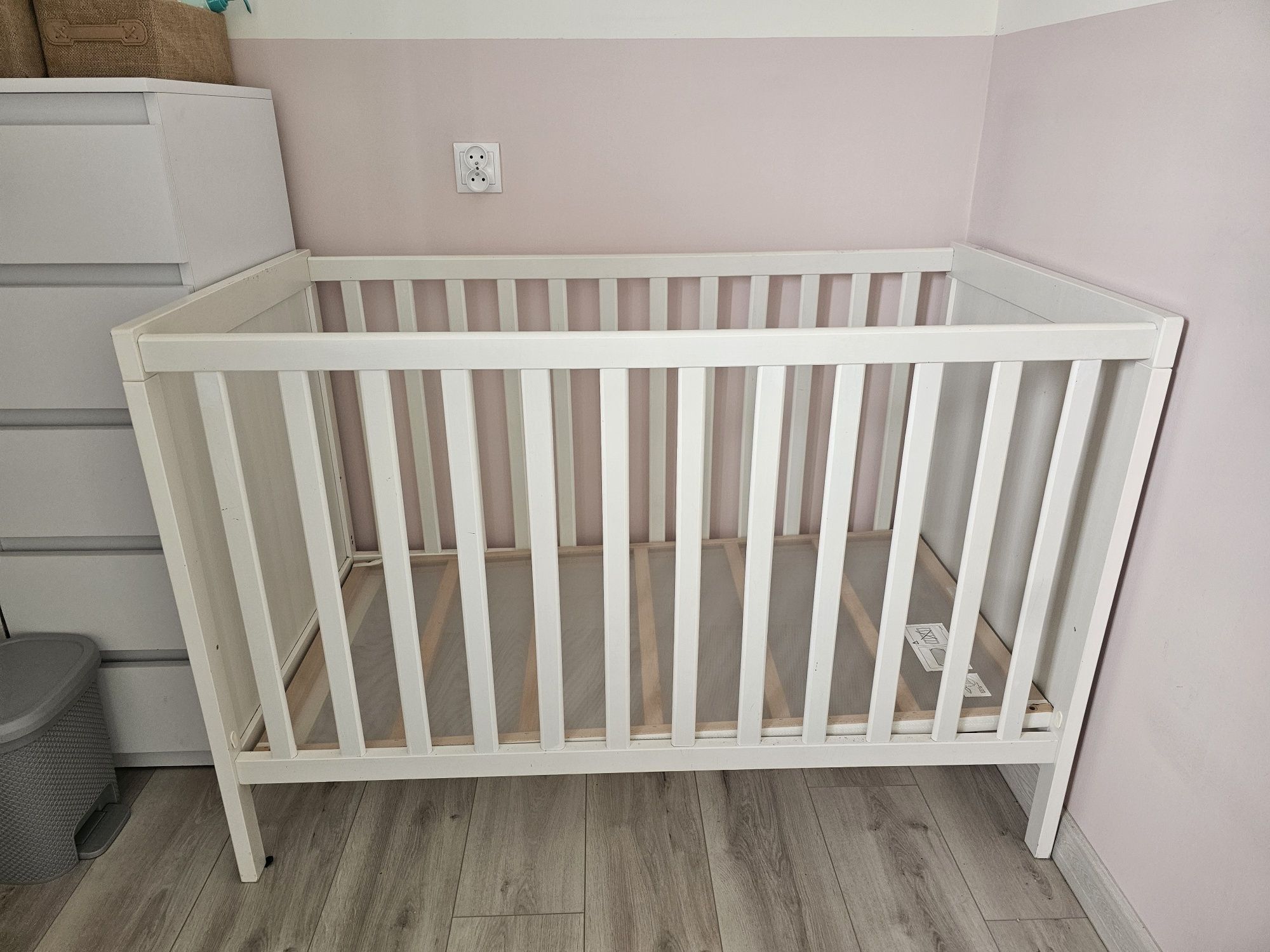Białe Łóżeczko dziecięce Ikea