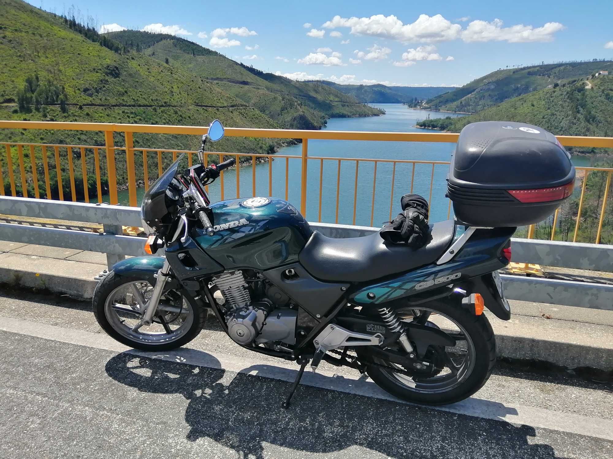 Honda CB500 em bom estado