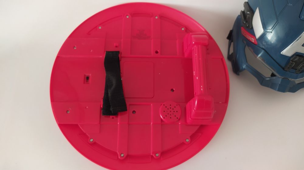 Капитан Америка боевой набор щит свет и звук и маска свет от Хасбро