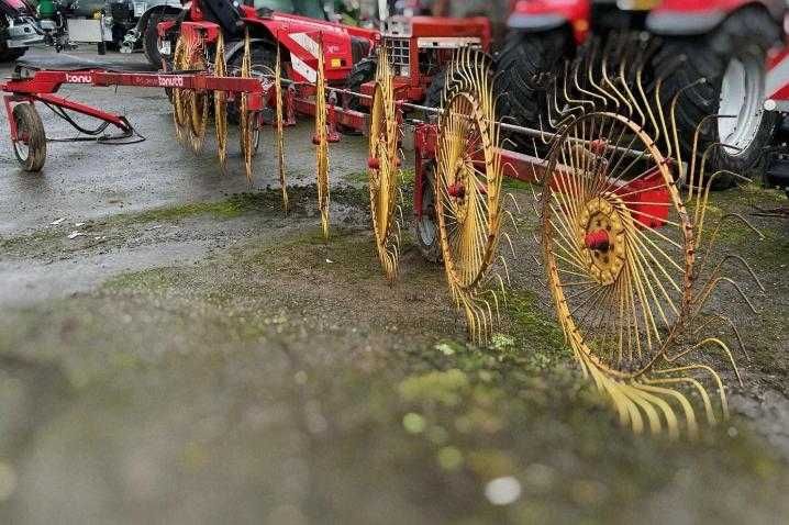 Respigador TONUTTI - 9 Rodas. FAZ 6 METROS DE LARGURA DE TRABALHO