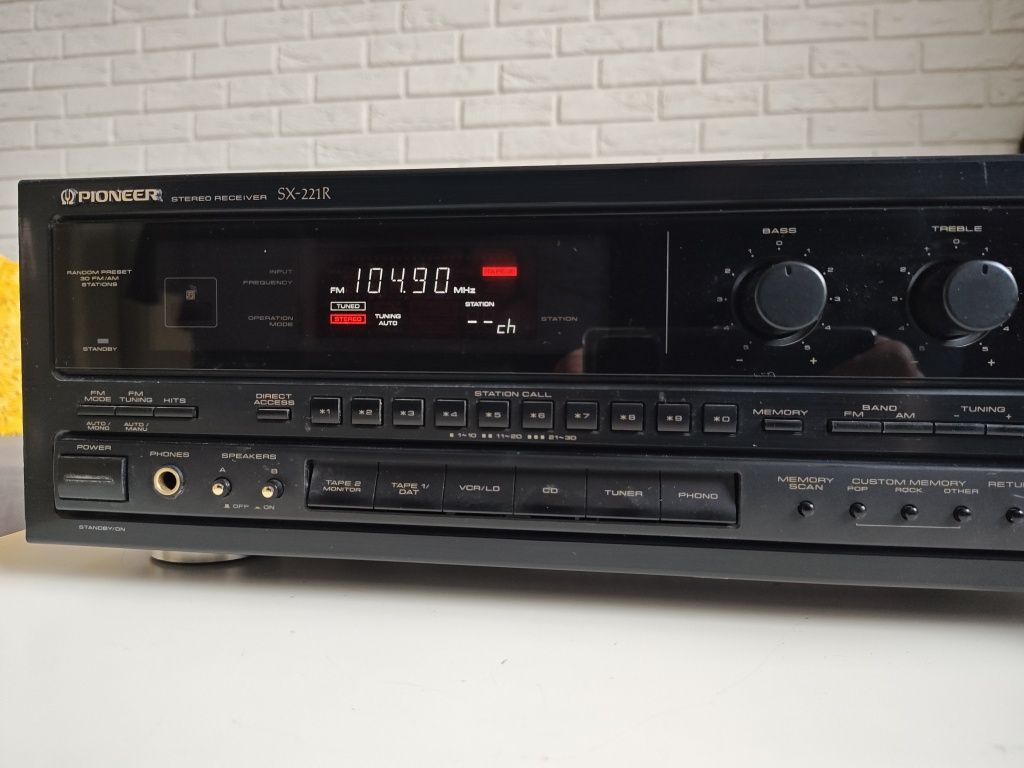 PIONEER SX-221R amplituner stereo Hi-fi.