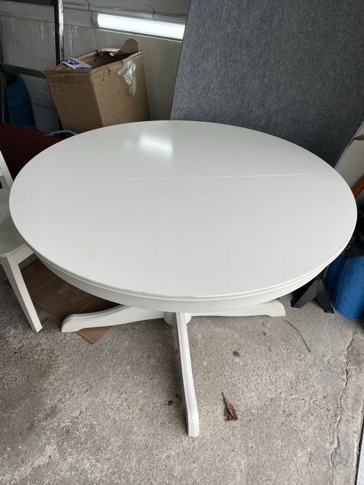 Stół okrągły rozkladany z krzesłami