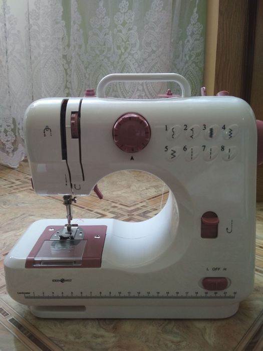 Швейна машинка компактна