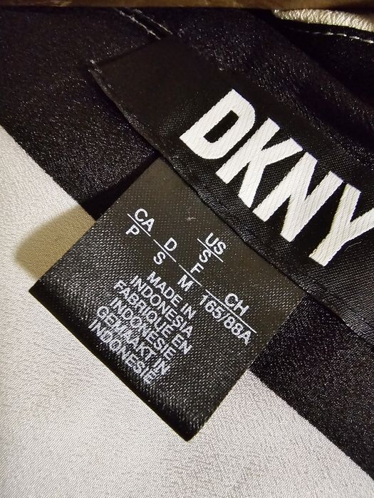 Нова рубашка -блузка DKNY, купувала на farfetch