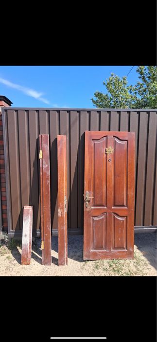 Двері вхідні дерево