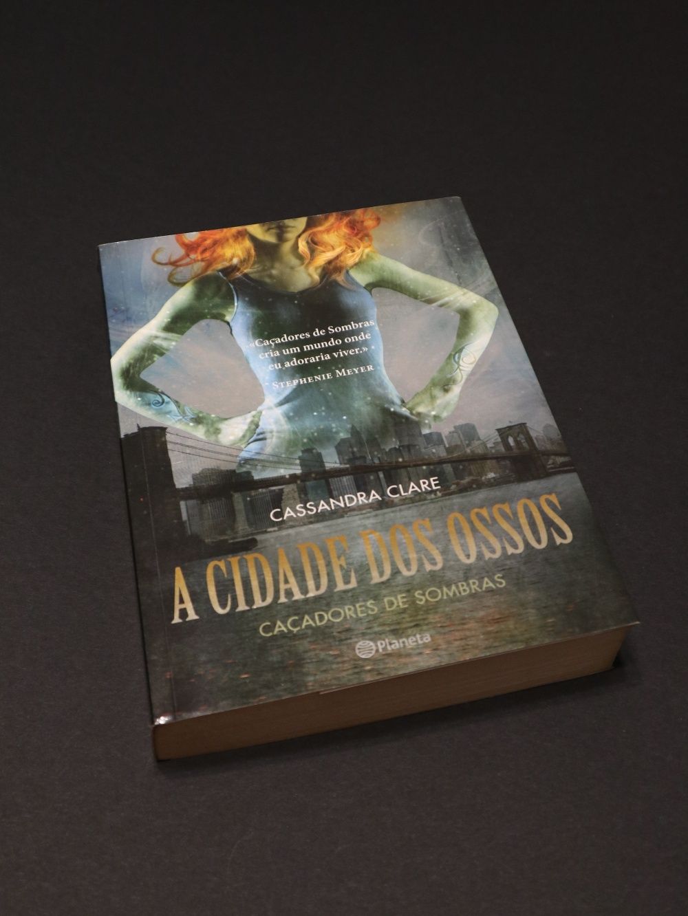 Livro "A Cidade dos Ossos - Caçadores de Sombras"