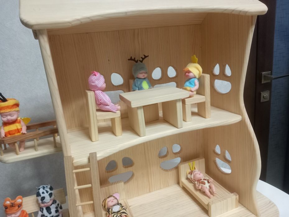 Ляльковий будинок з дерева