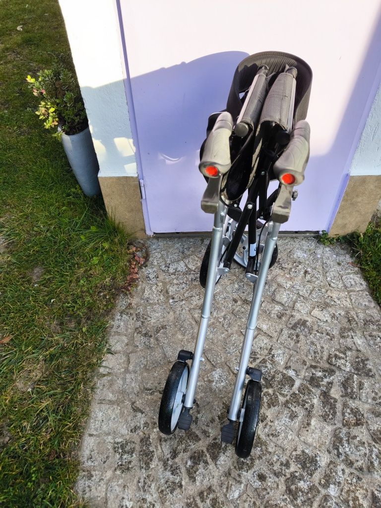 Nowy chodzik balkonik rollator ,lekki ,składany z oparciem i  torbą.