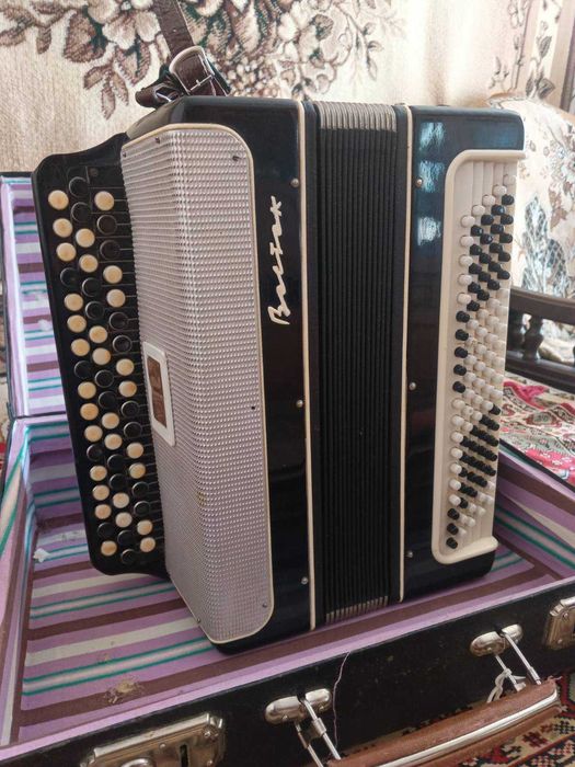 Продам баян Восток