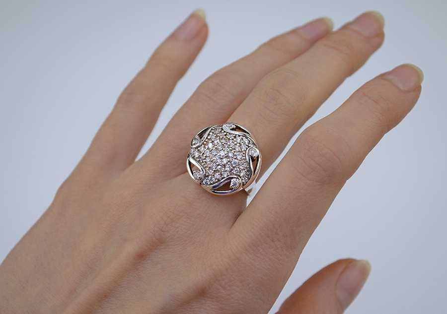 Круглое серебряное кольцо