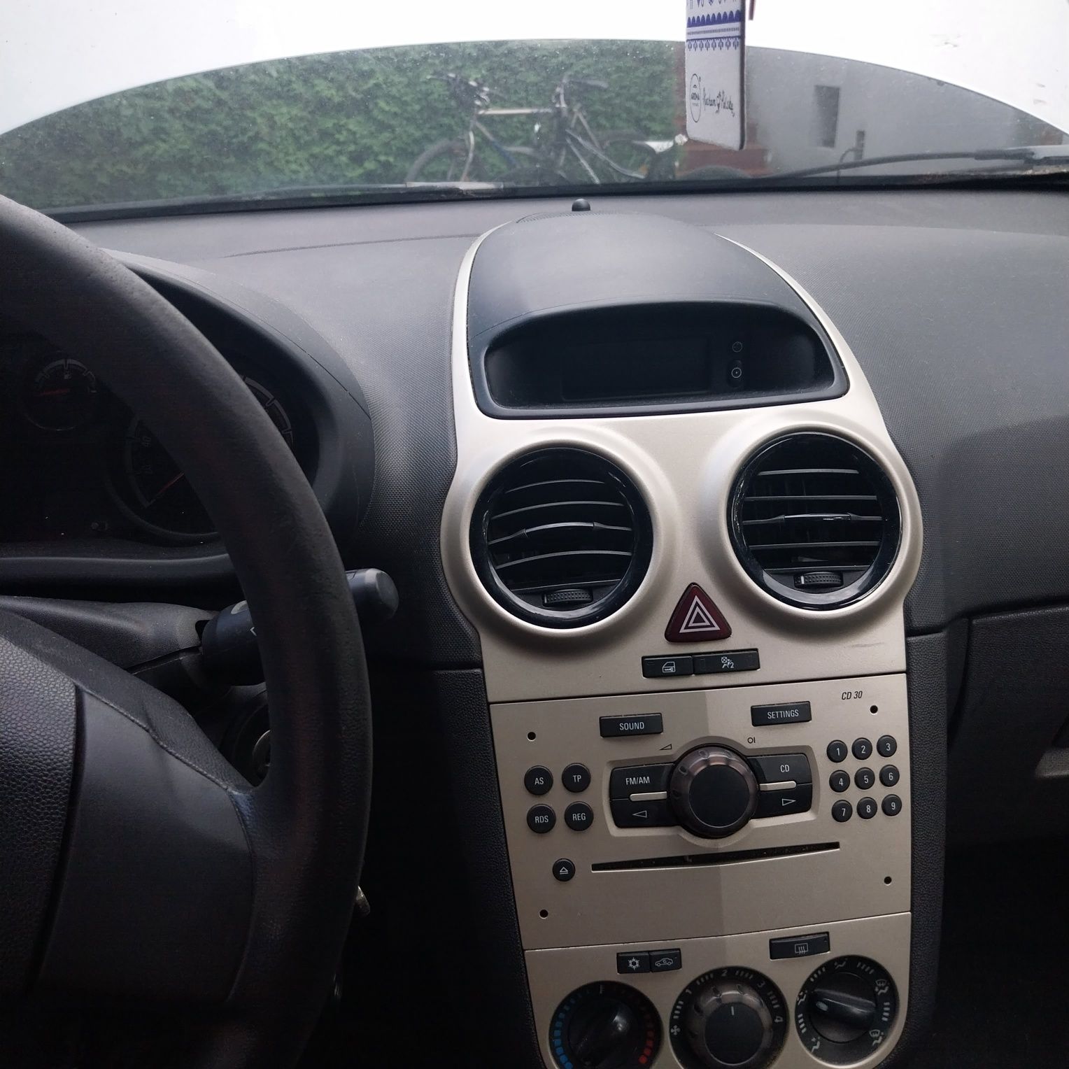 Sprzedam Opel Corsa D 2007 po kolizji