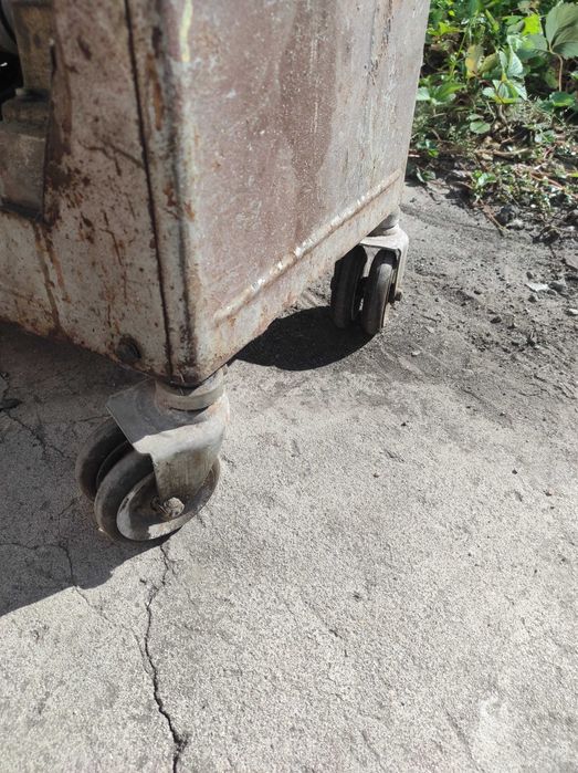 Продам компрессор Einhell 24 л по запчвстинах і є робочий