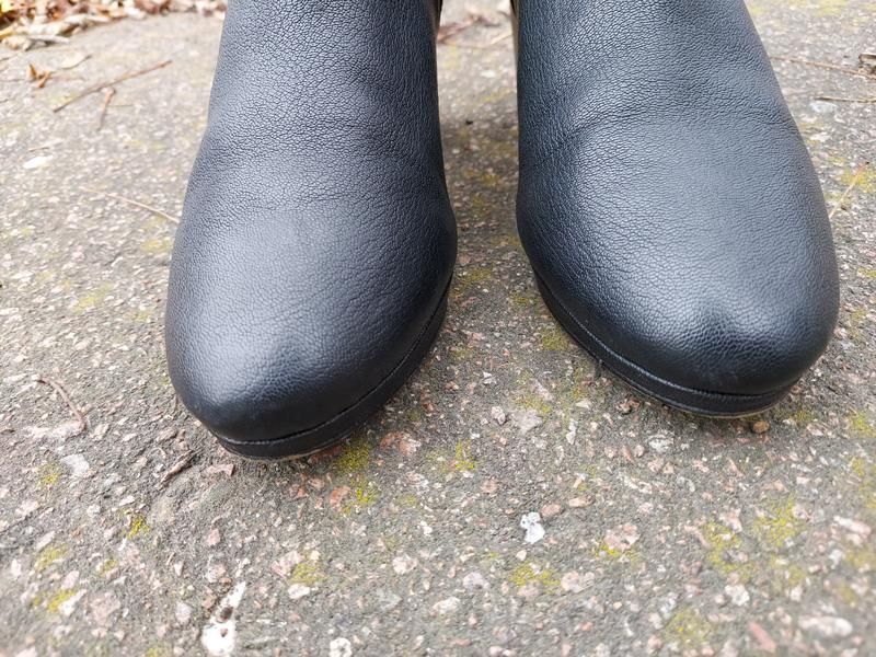 Ботильйоны ботинки с замком на устойчивом каблуке clarks кожа