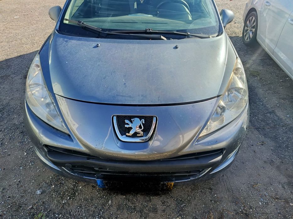 Peugeot 207 acidentado