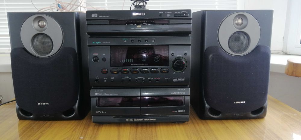 МУЗИЧНИЙ ЦЕНТР SAMSUNG MAX-555 — звук 2х70 Вт, 2 мікрофонні входи