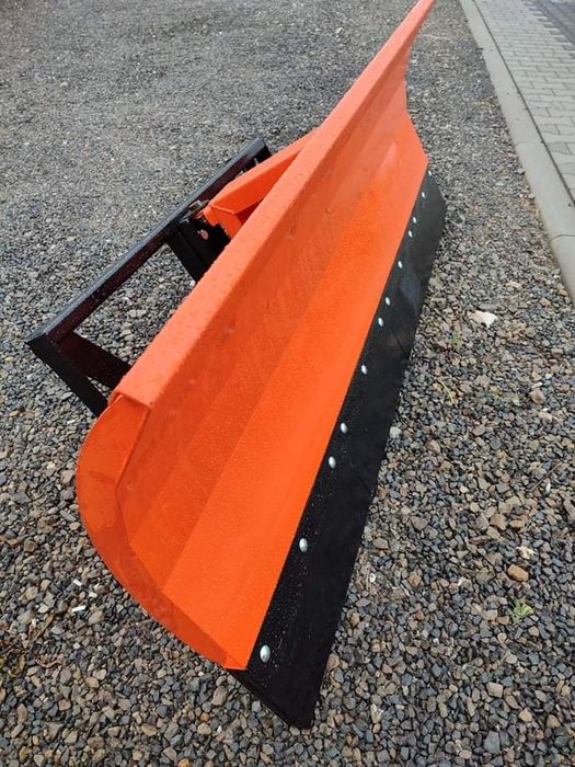 Nowy pług śnieżny, solidna konstrukcja. Transport.