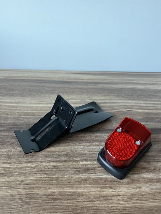 NOWA POLSKA KOMPLETNA lampa tył lampa tylna uchwyt lampy MOTORYNKA