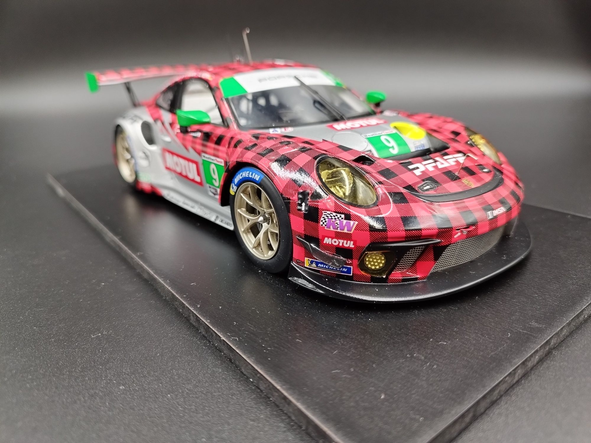 1:18 Spark Porsche 911 GT3 R 24H of Daytona 2020 model