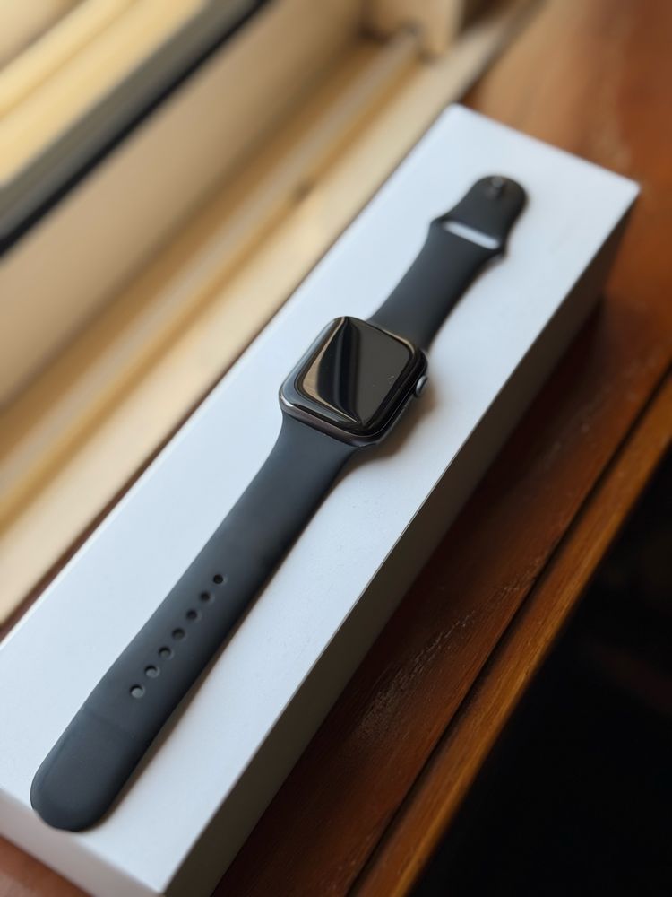 Apple Watch - série 5 - 44mm