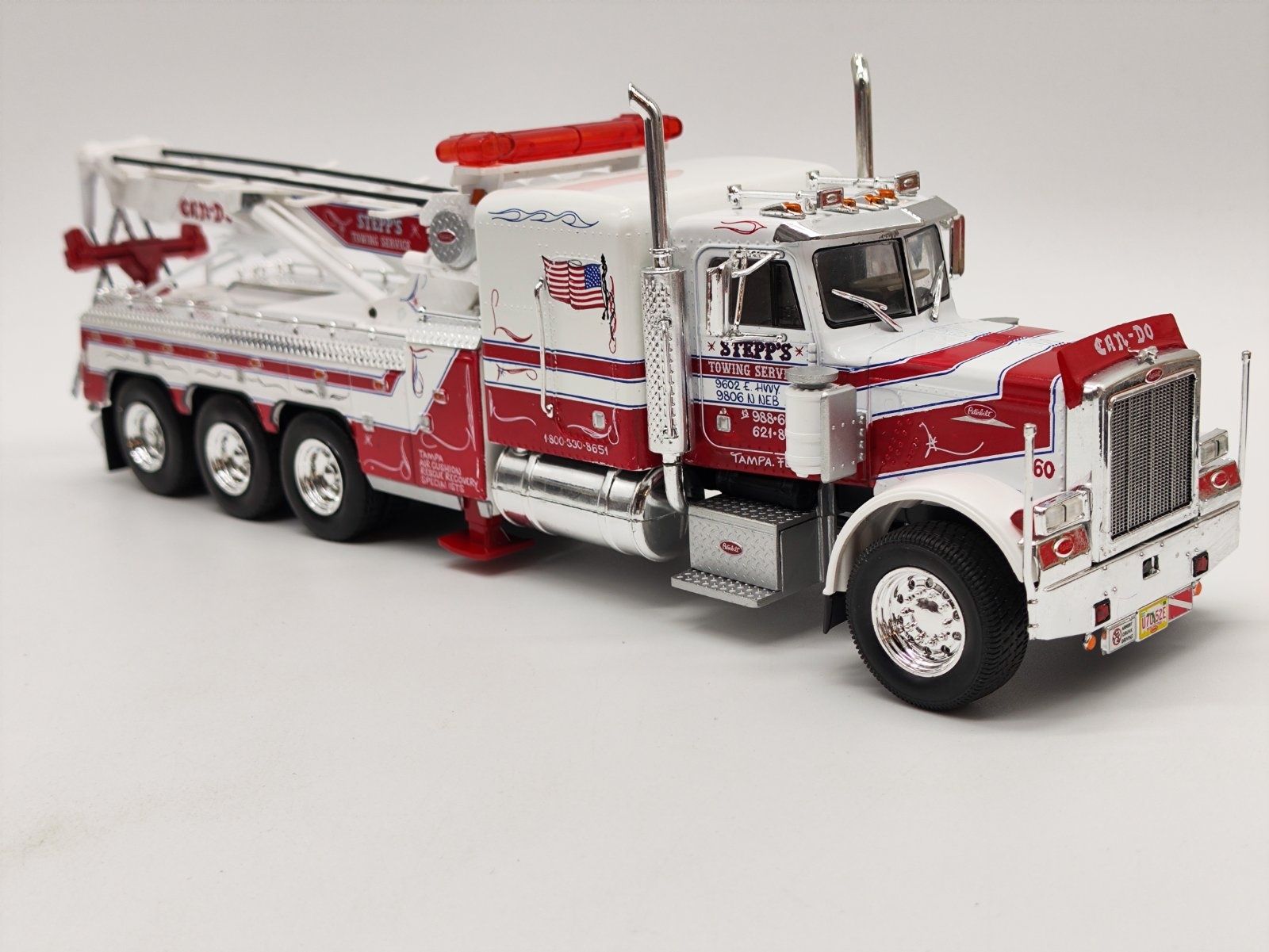 1/43 Kenworth T880 8x4 (2018) Peterbilt 359 (1980) - "Wrecker"