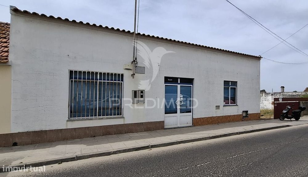 Armazém com Potencial para Moradia T3, Fazendas de Almeirim.