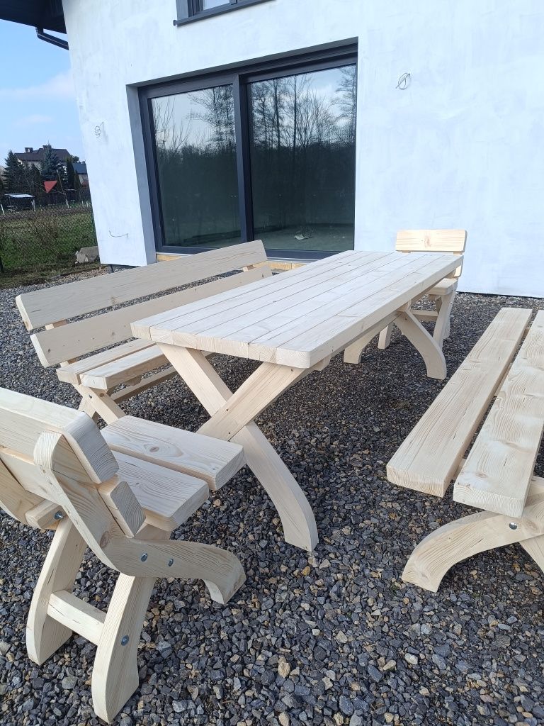 Drewniane meble ogrodowe, ławy i stoły do ogrodu