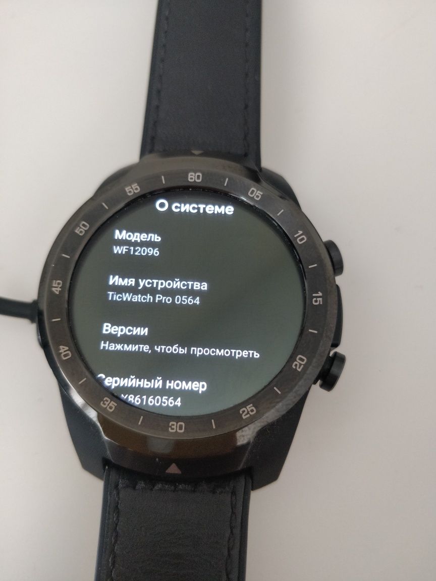 TicWatch Pro WF12096 , NFC , 2 дісплея. Все працює !