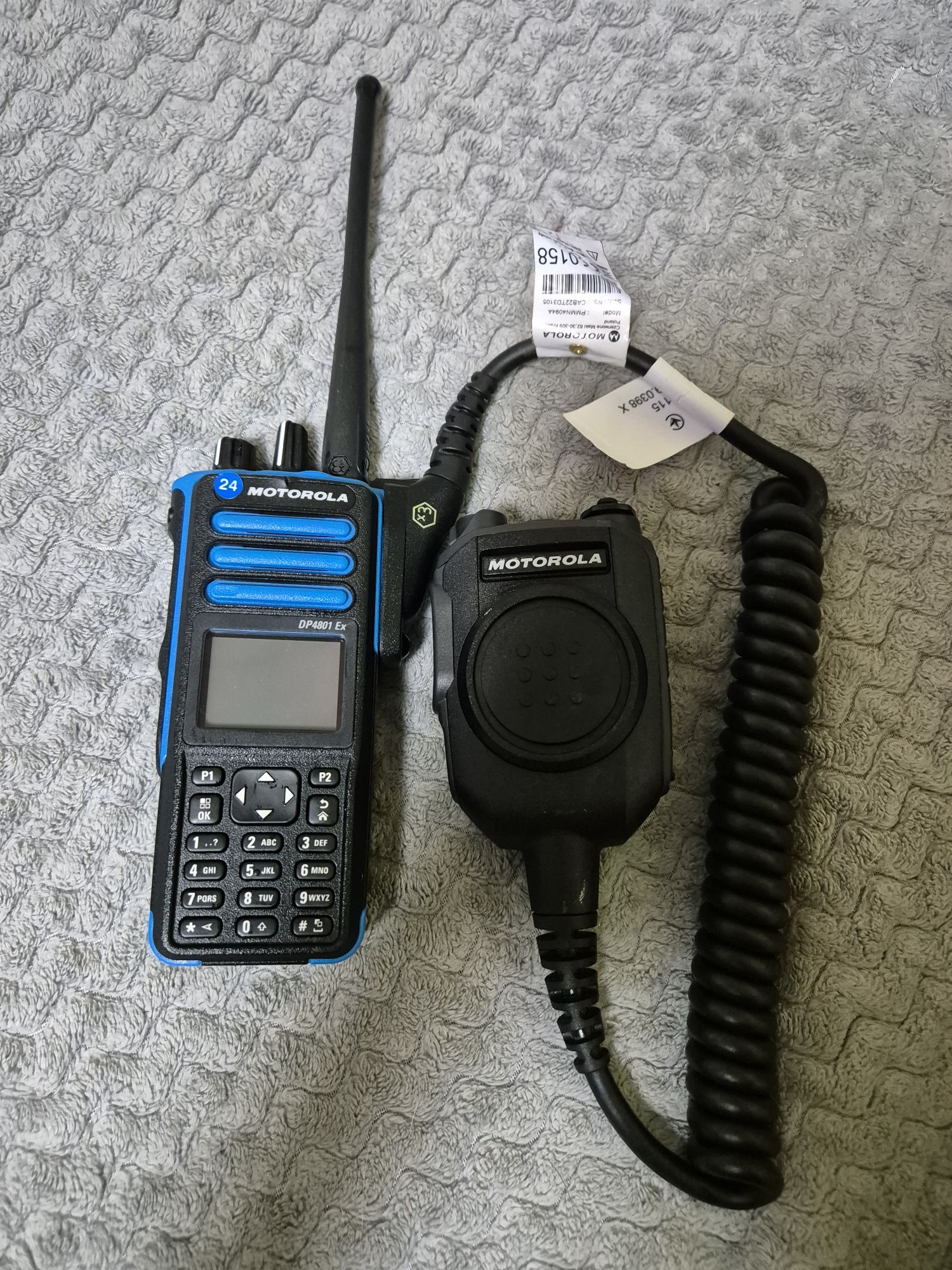 Radiotelefon MOTOROLA DP4801 + Mikrofonogłośnik MOTOROLA PMMN4094A