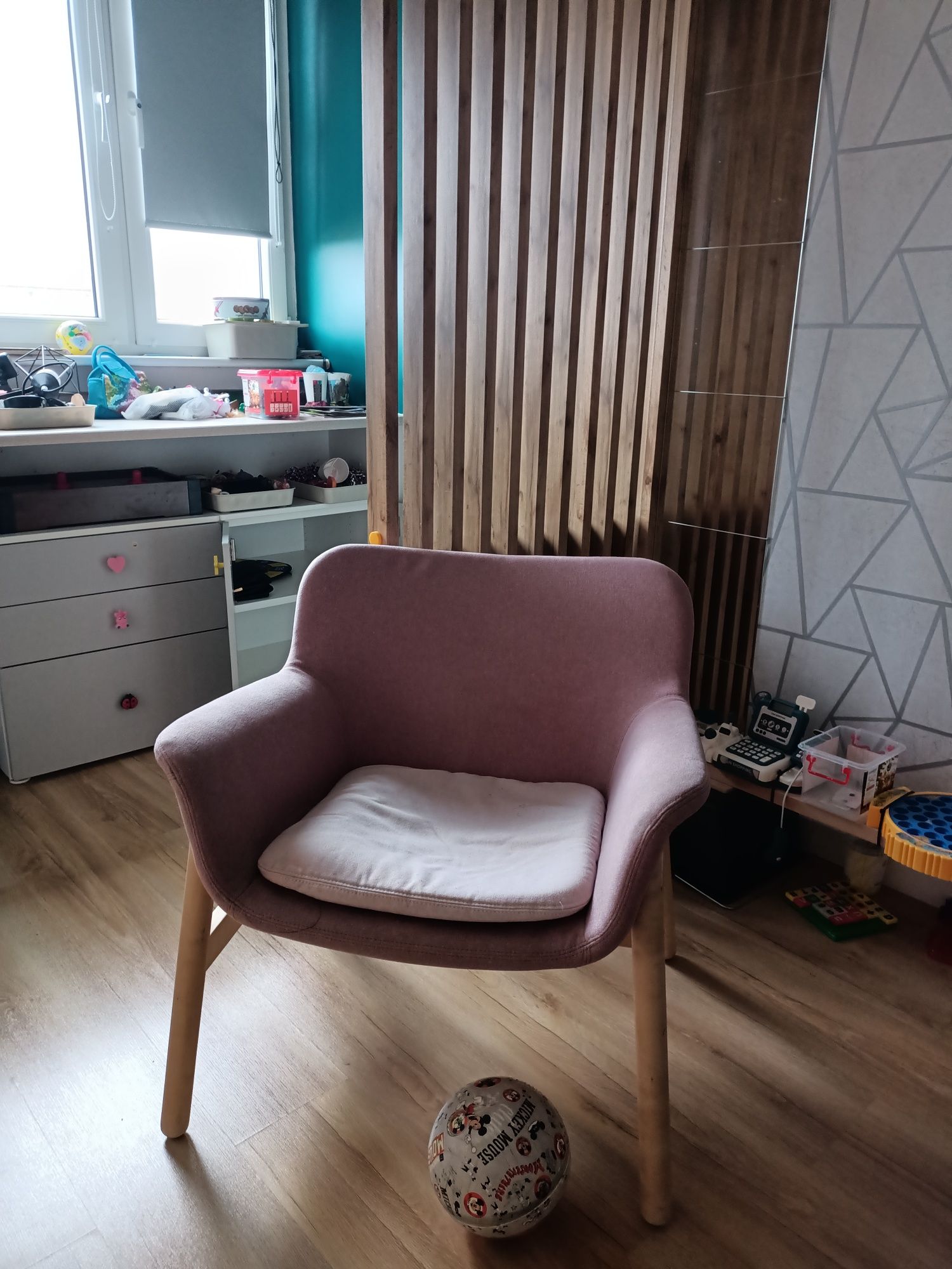 Fotel Ikea Vedbo różowy