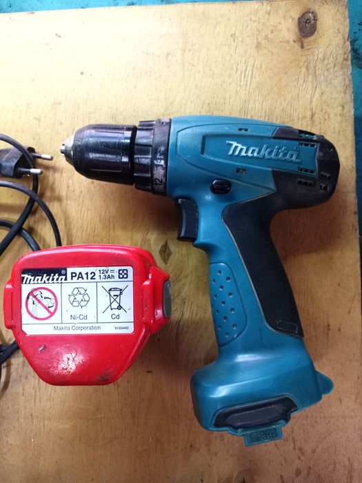 Шуруповерт макіта 6271D