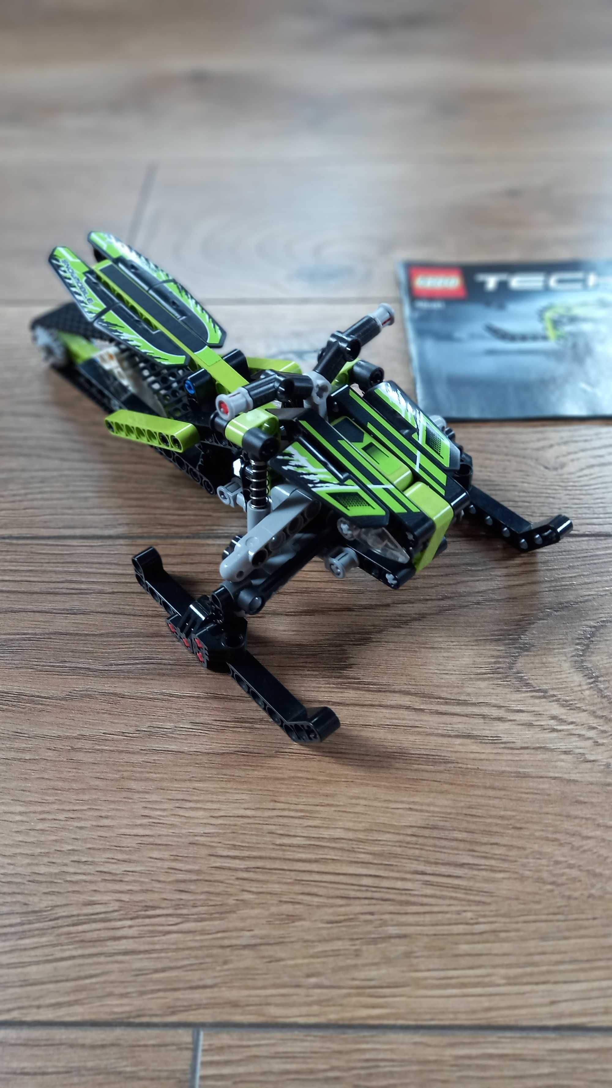 LEGO Technic 42021, Skuter śnieżny